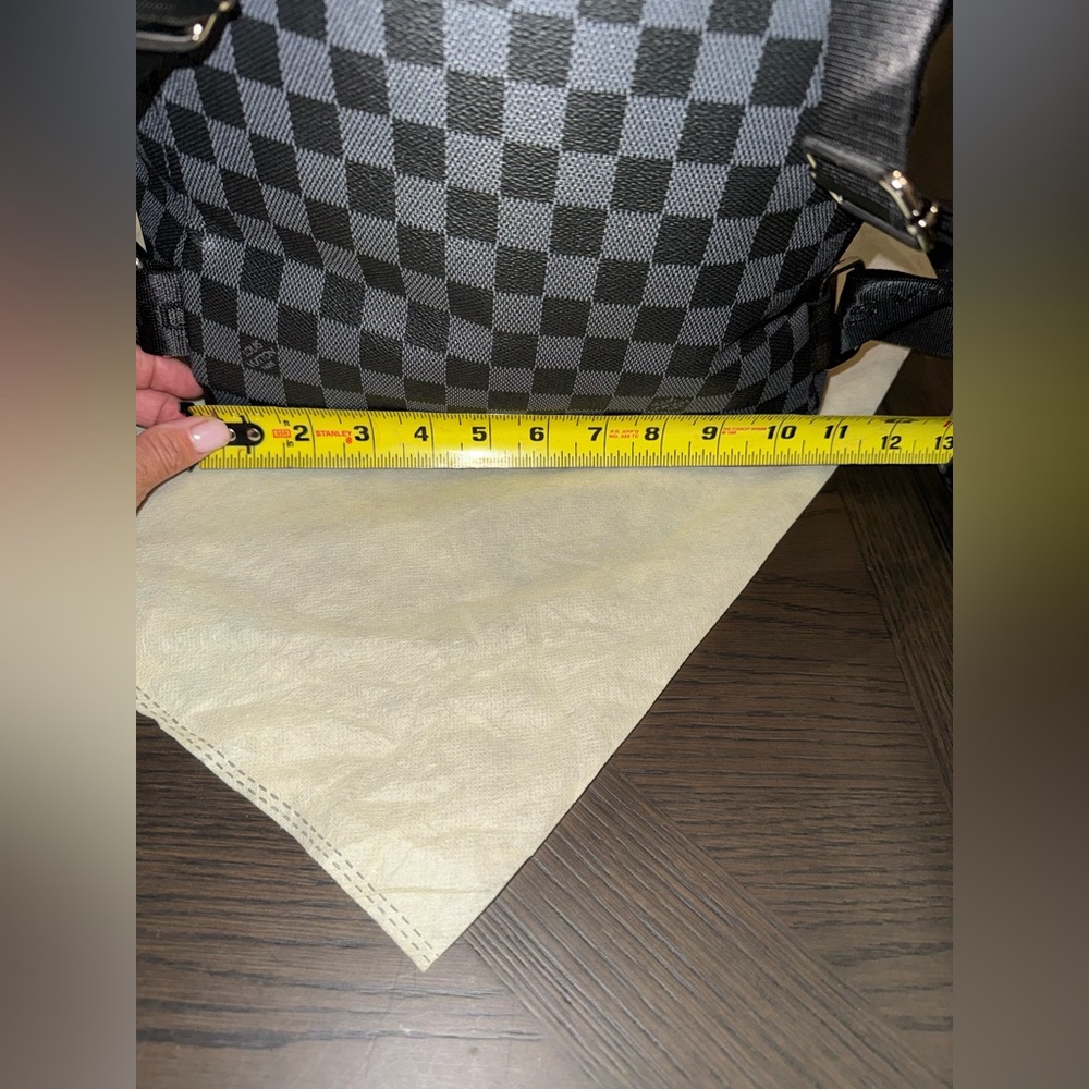 LV backpack - Picture 9 of 10
